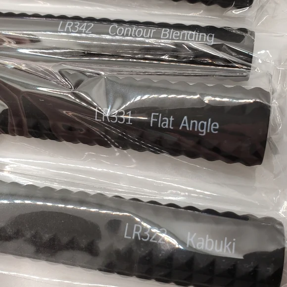 Laruce 4 PC Vegan Hypoallergenic Face Cosmetic Makeup Brush Set NEW - Picture 4 of 8